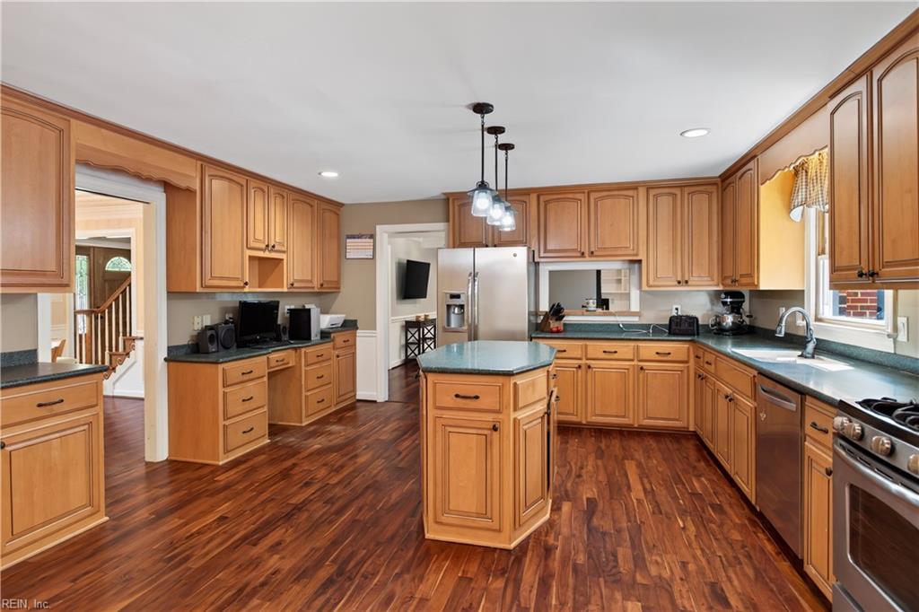 4613 Dorchester LN