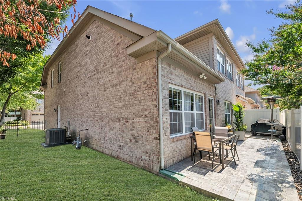 1037 Horton PL