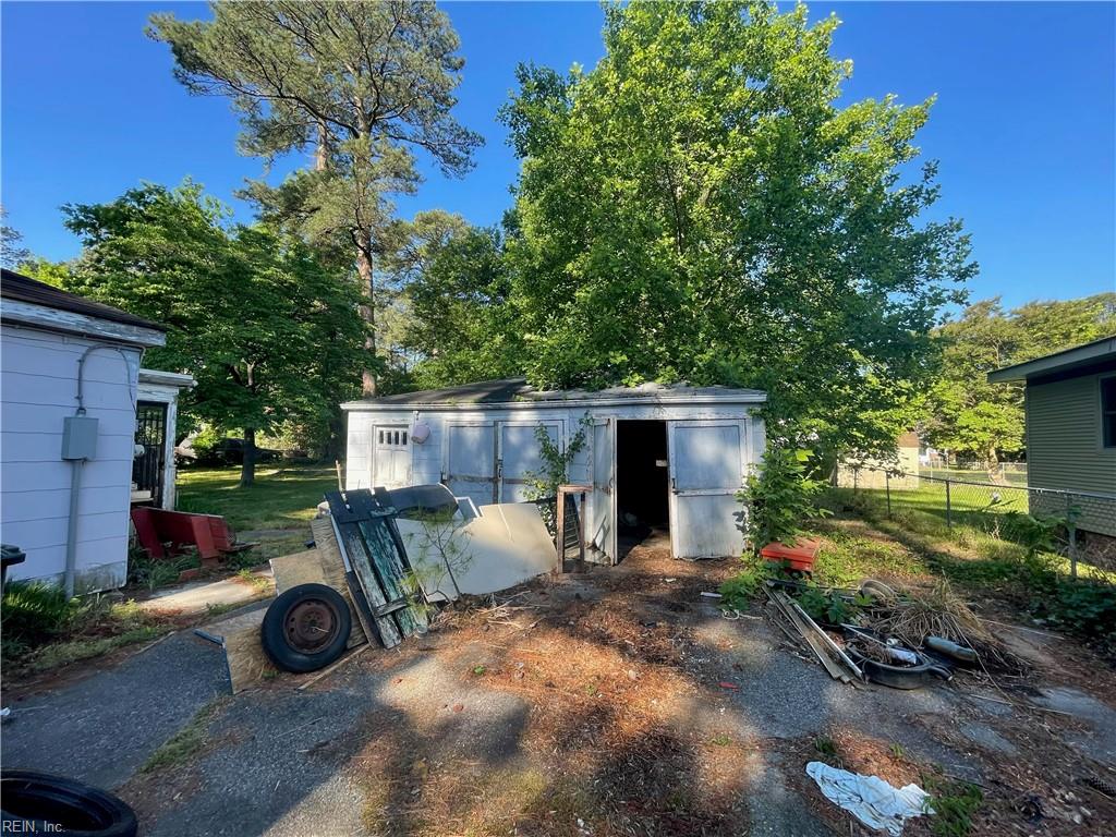 121 Abilene AVE