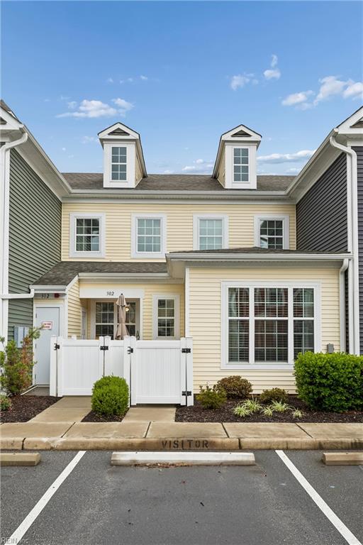 302 Promenade LN
