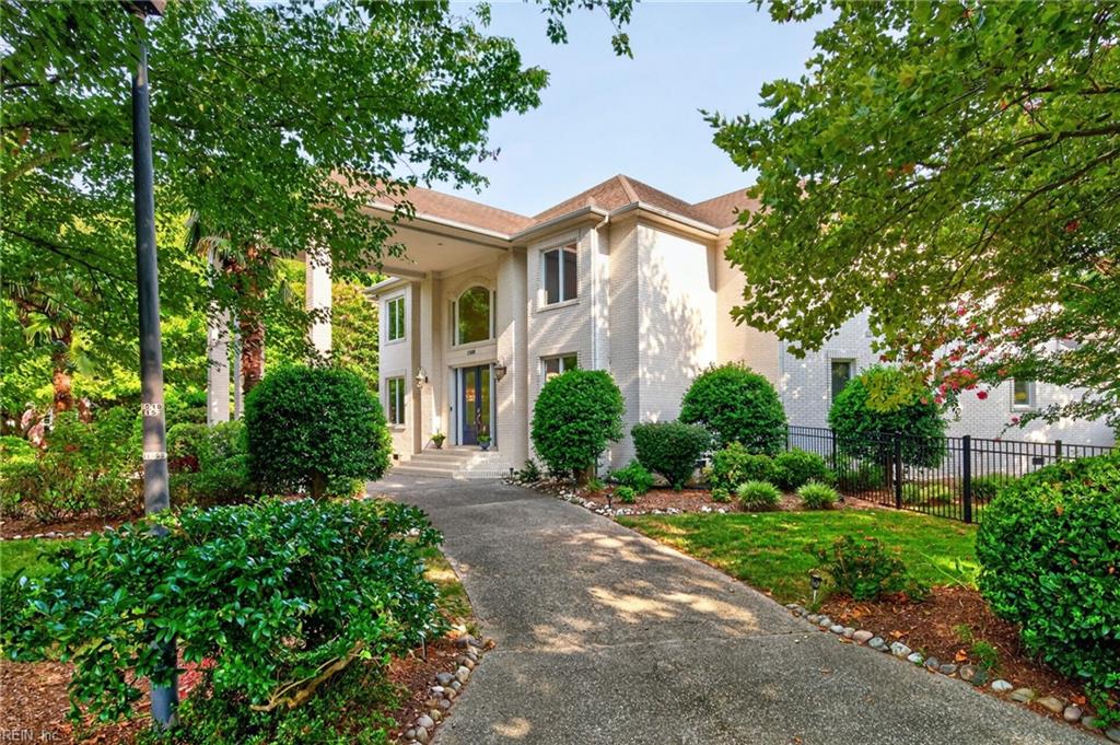 1500 Chandon CRES