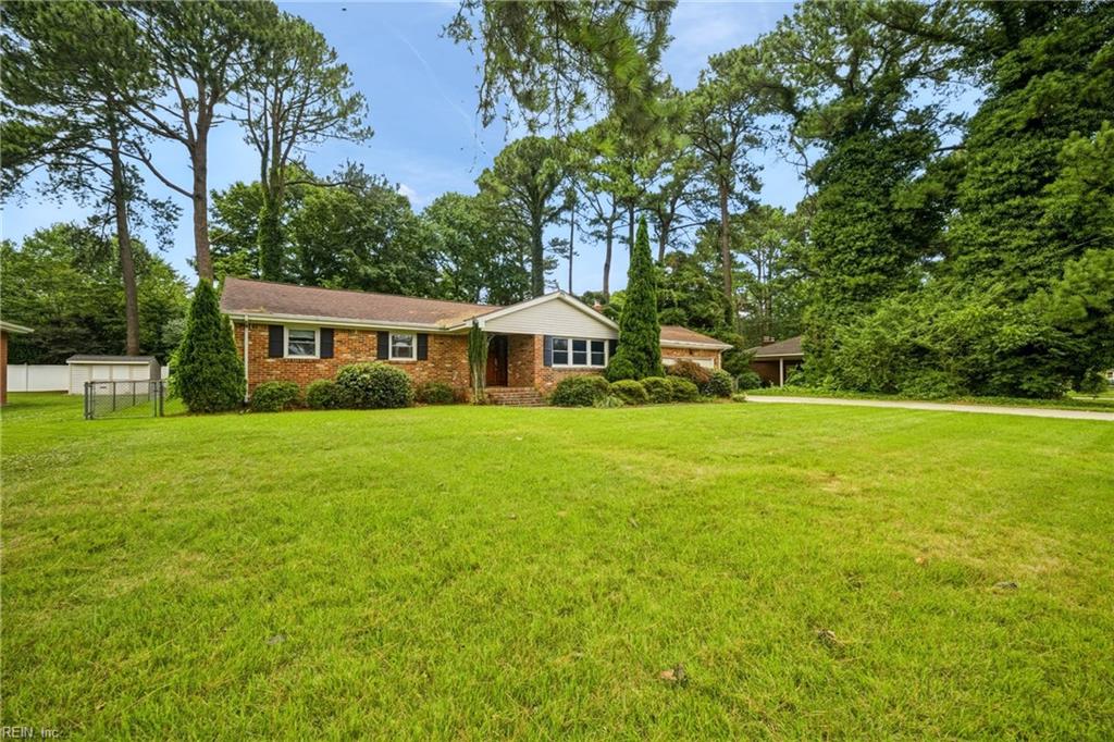 653 Edwin DR