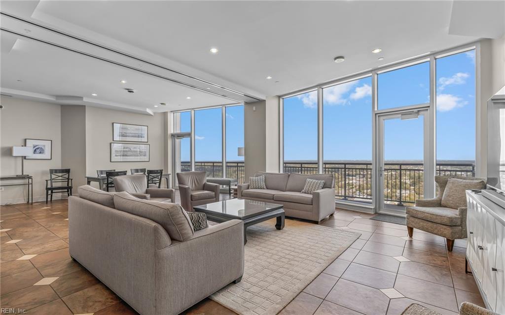 4545 Commerce ST 3106