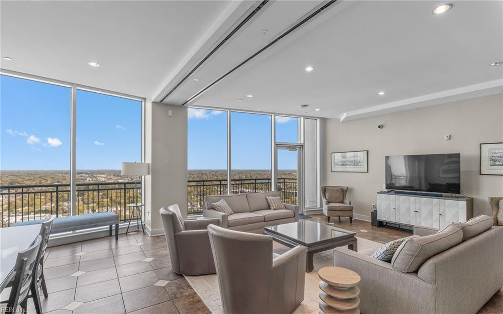 4545 Commerce ST 3106