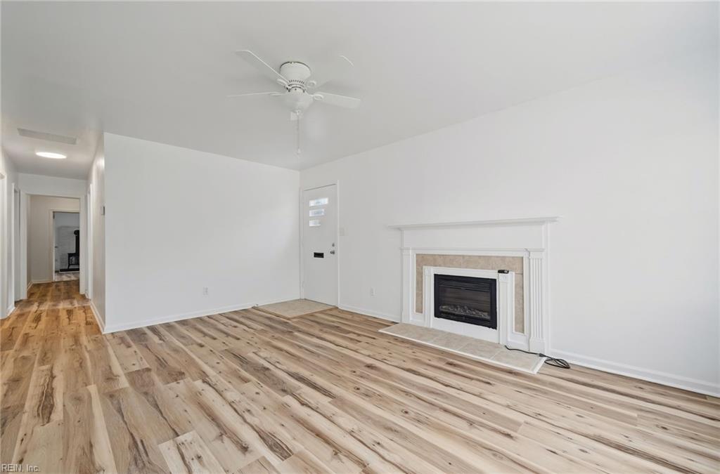 902 Center AVE