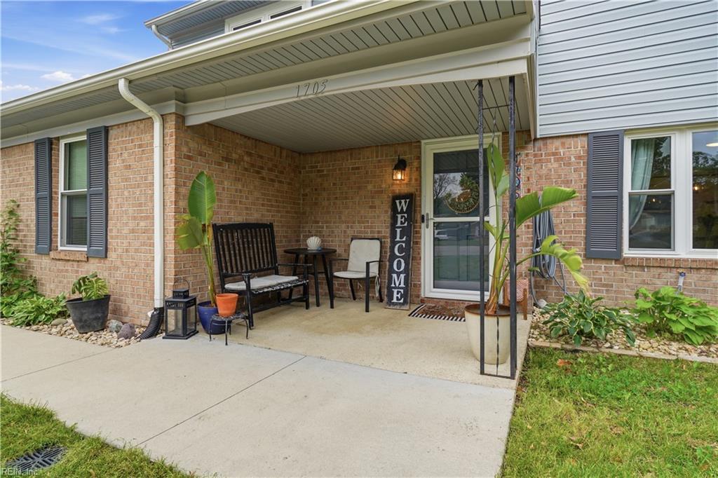 1705 Lolly CIR