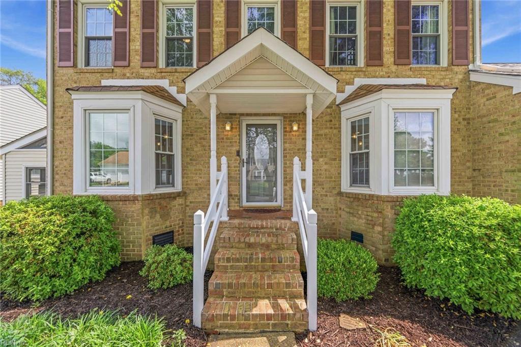 1000 Hollins College CT