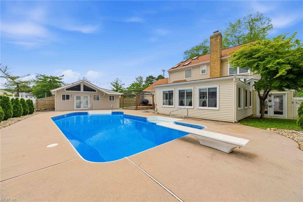 1000 Hollins College CT