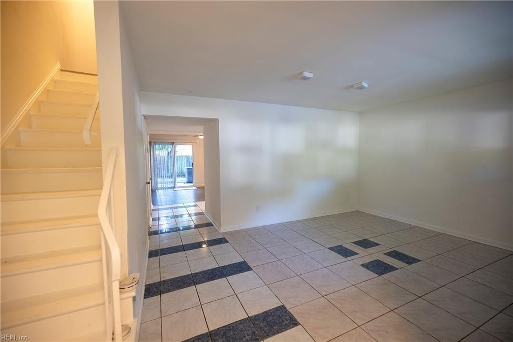 3355 Lakecrest RD