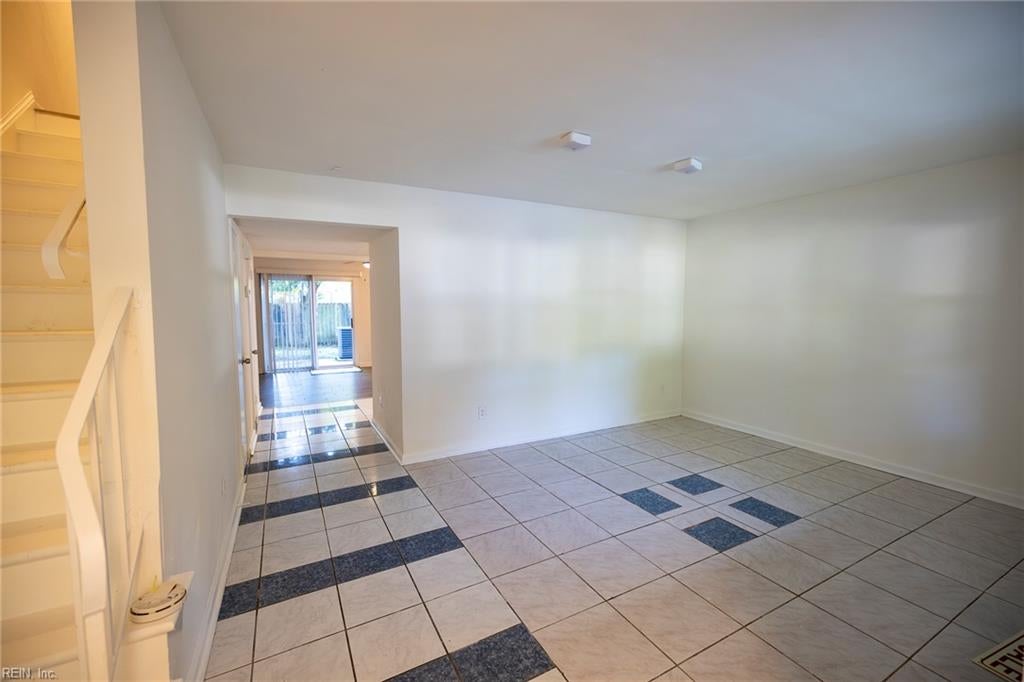 3355 Lakecrest RD
