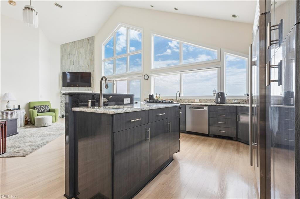 30 Bay Front PL