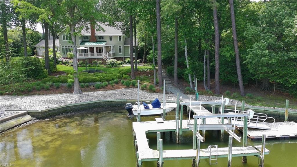701 Crystal LN