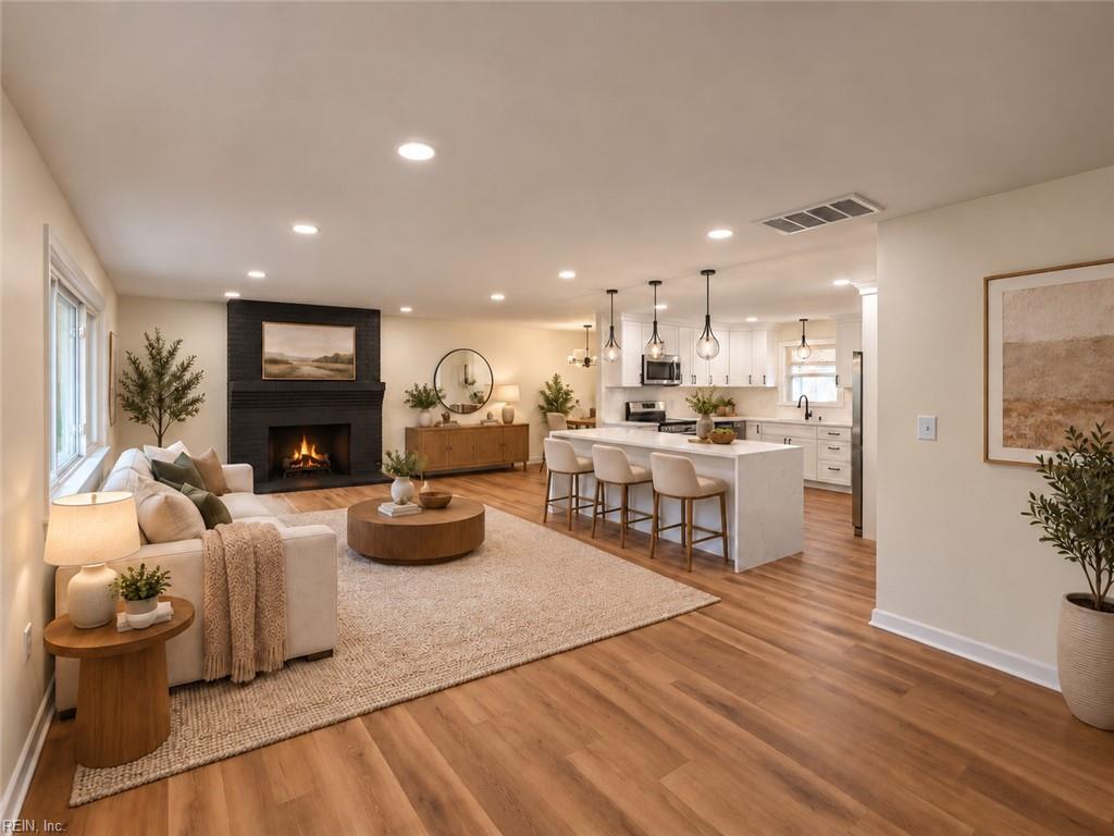 319 Shoreline DR