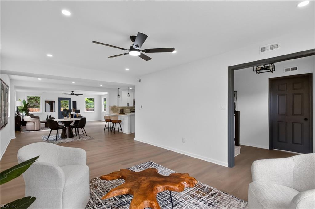 4575 Hialeah DR