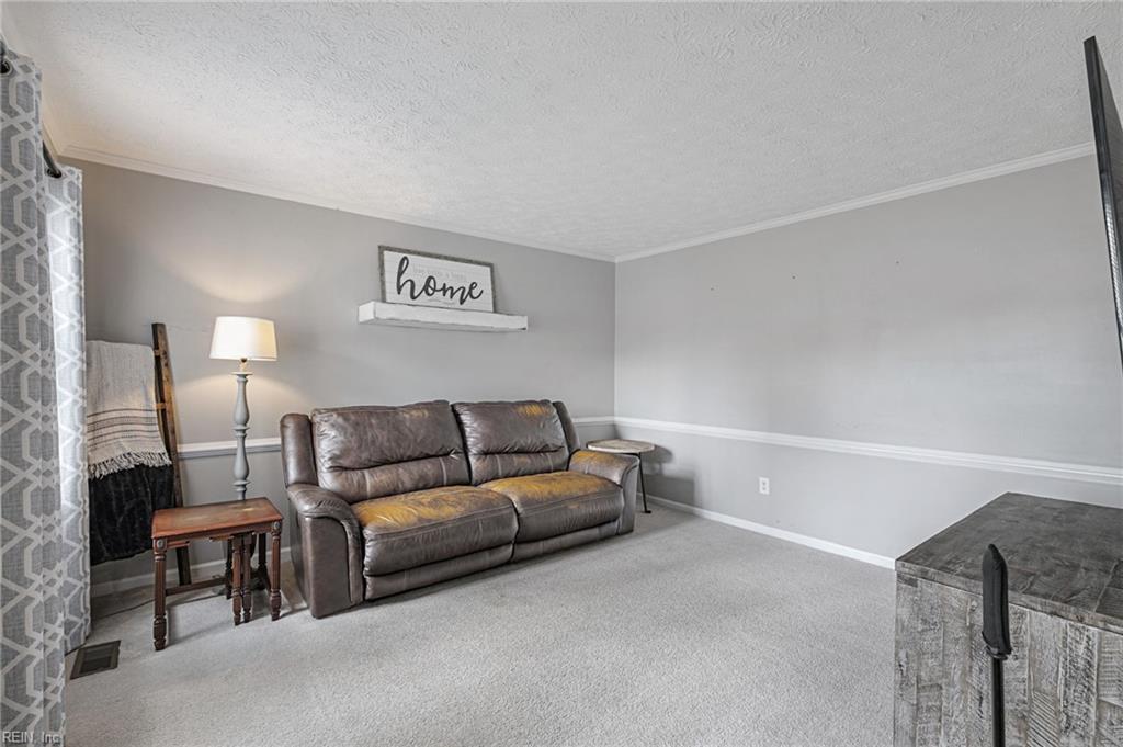 330 Williamsburg CT