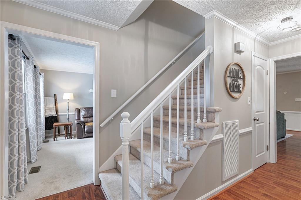 330 Williamsburg CT