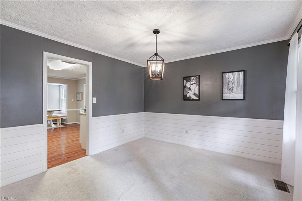 330 Williamsburg CT