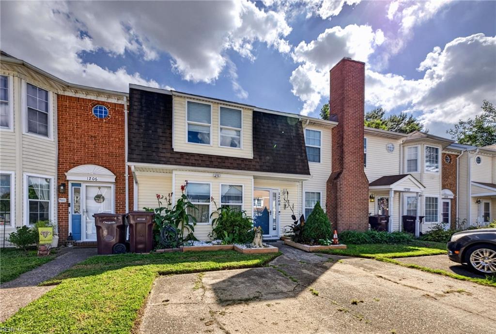 1208 Basswood CT