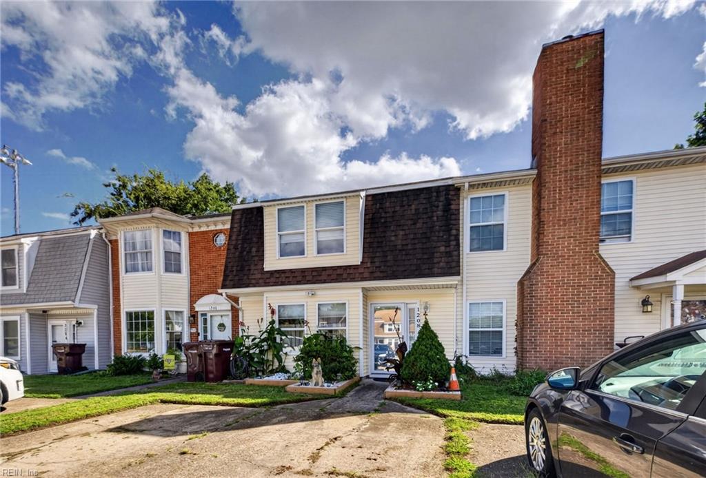 1208 Basswood CT
