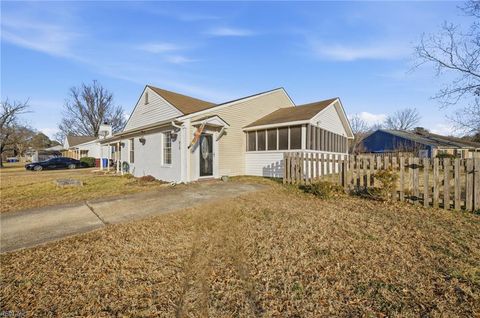 813 Pine View LN Chesapeake VA 23320