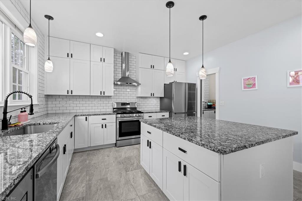 1817 Chloe LN
