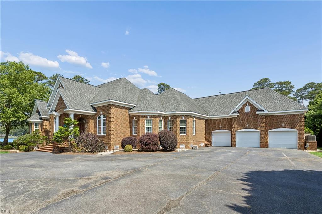 220 Olde Pond LN