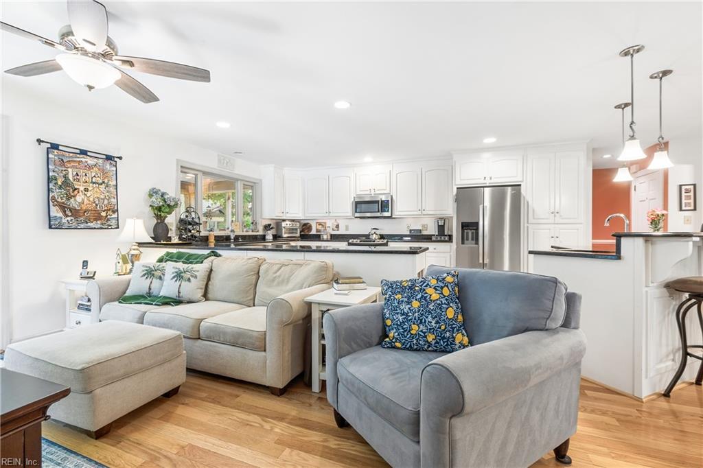 8 Bradford CIR
