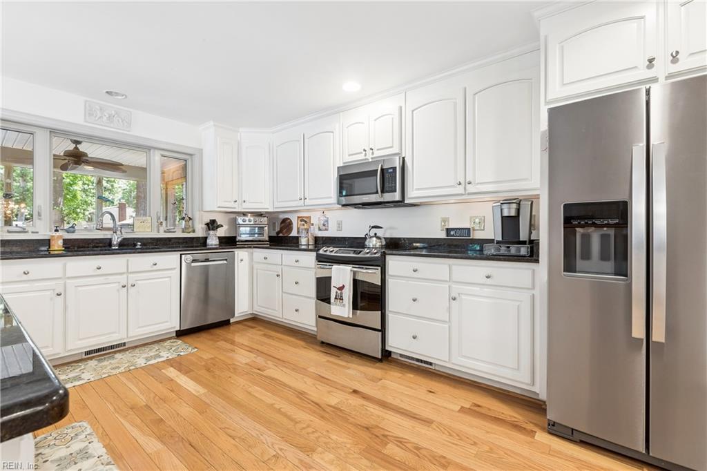 8 Bradford CIR