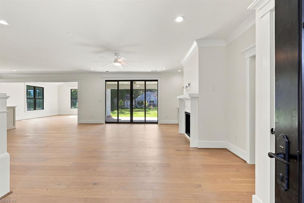 1121 Windsor RD