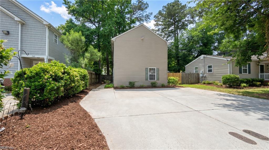 739 S Rosemont RD
