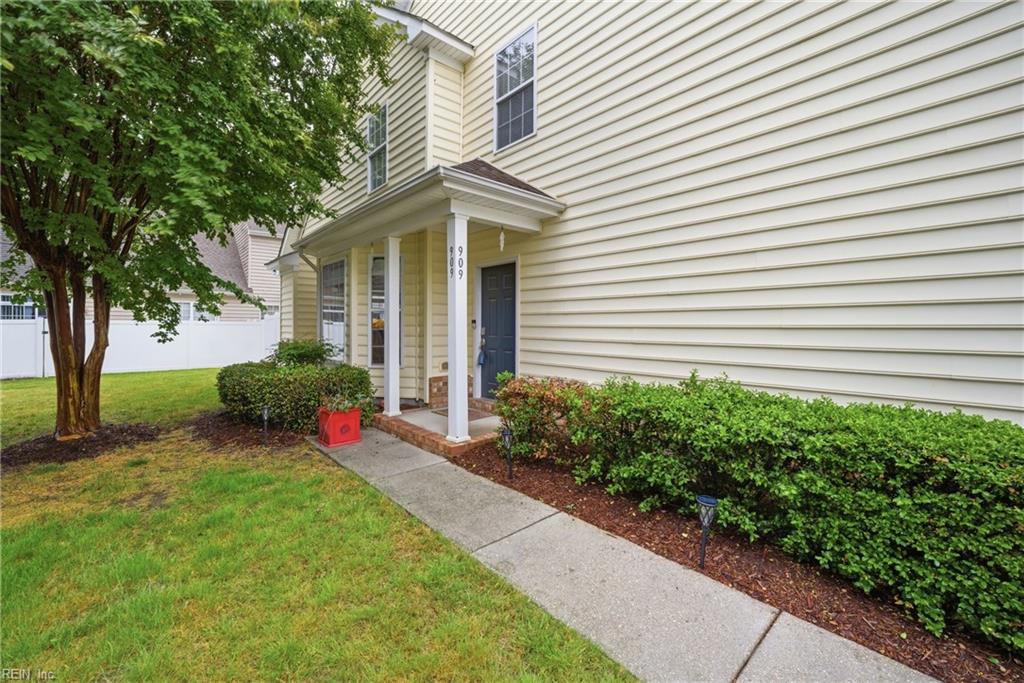 909 Becontree CT