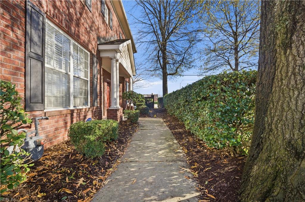 2128 Tarleton Oaks DR