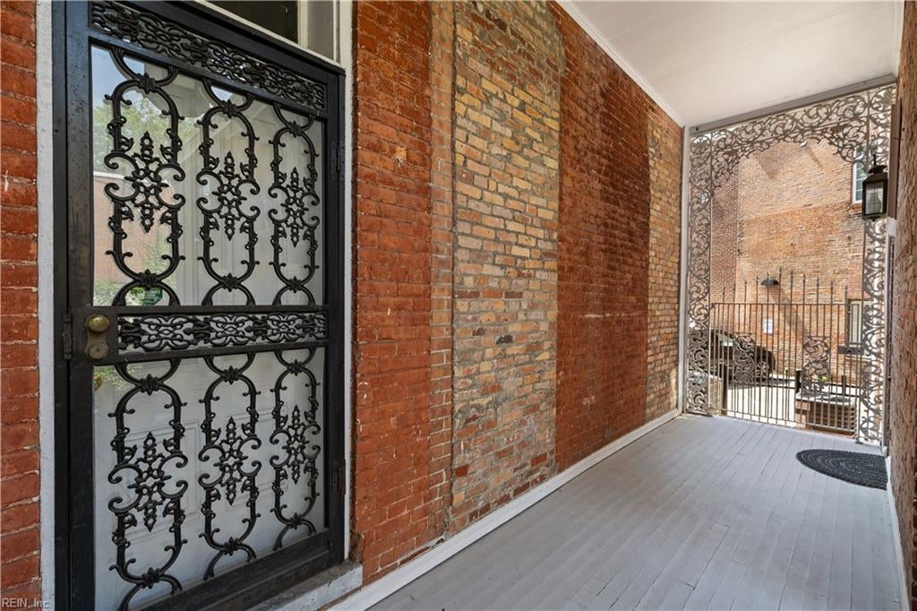 419 Duke ST 1