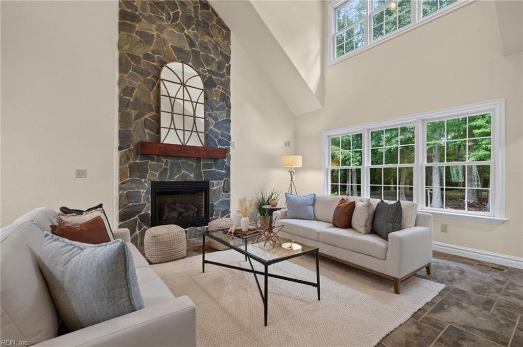 1120 Kathleen LN