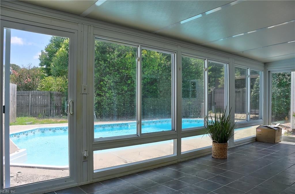 600 Sandy Springs LN