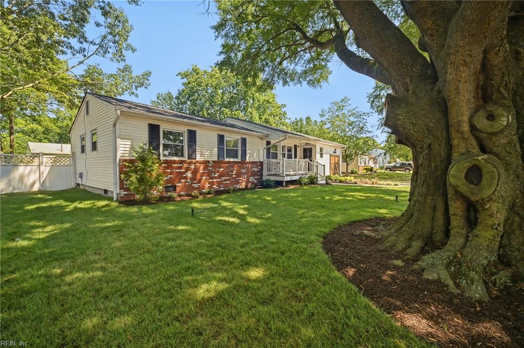 3036 Coach House LN