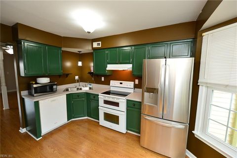 809 Christa CT Virginia Beach VA 23462