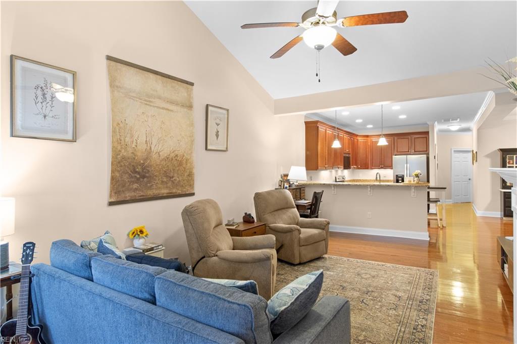 6926 Colemans Crossing AVE