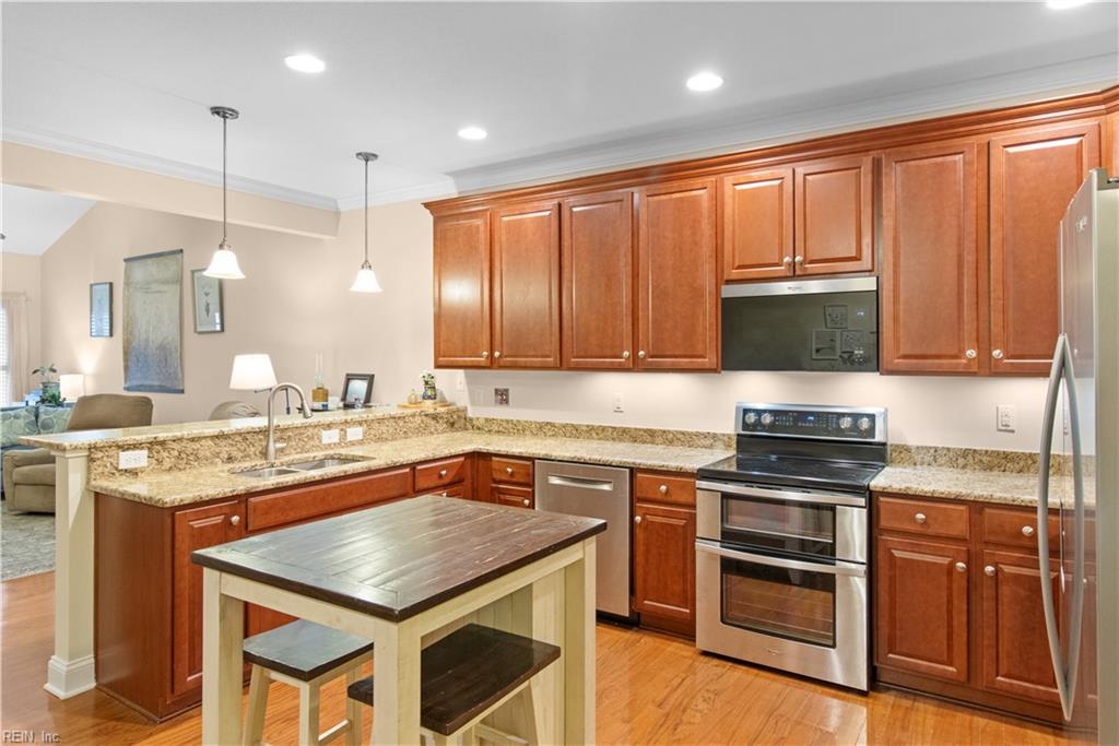 6926 Colemans Crossing AVE