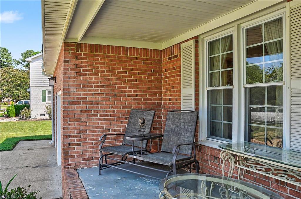 816 Adrian DR