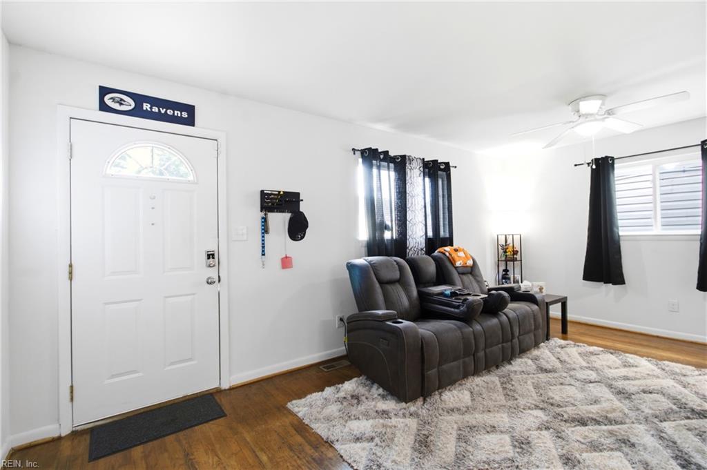 323 Pine AVE