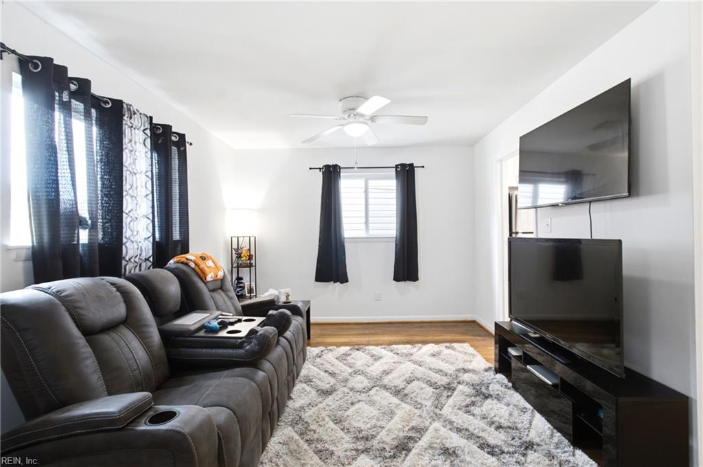323 Pine AVE