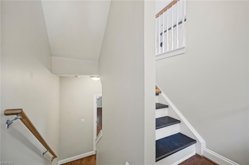 4452 Harlesden DR