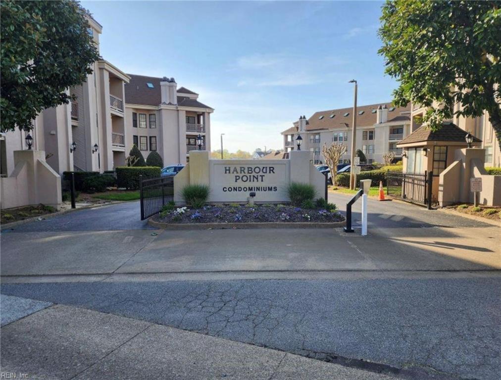 405 Harbour Point PT #305