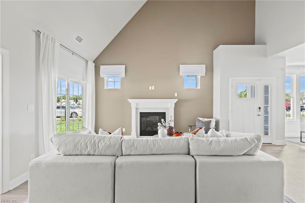 1324 Treviso Bay