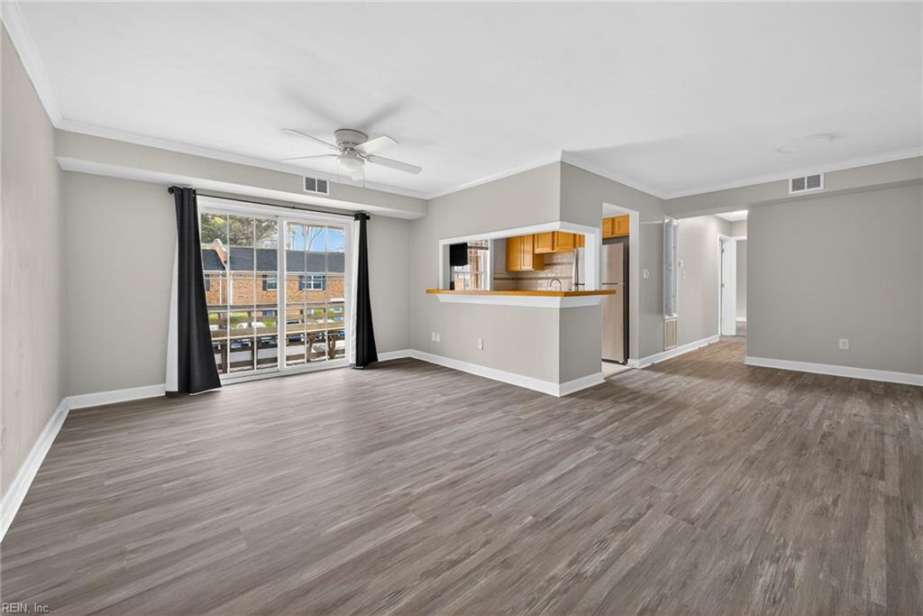 1010 Barclay SQ