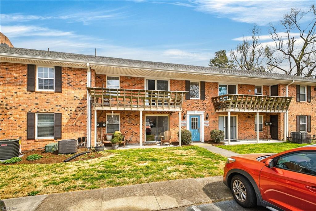 1010 Barclay SQ