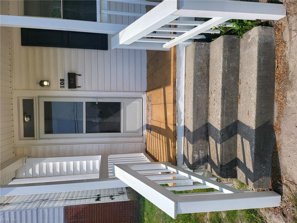 108 E Howard ST