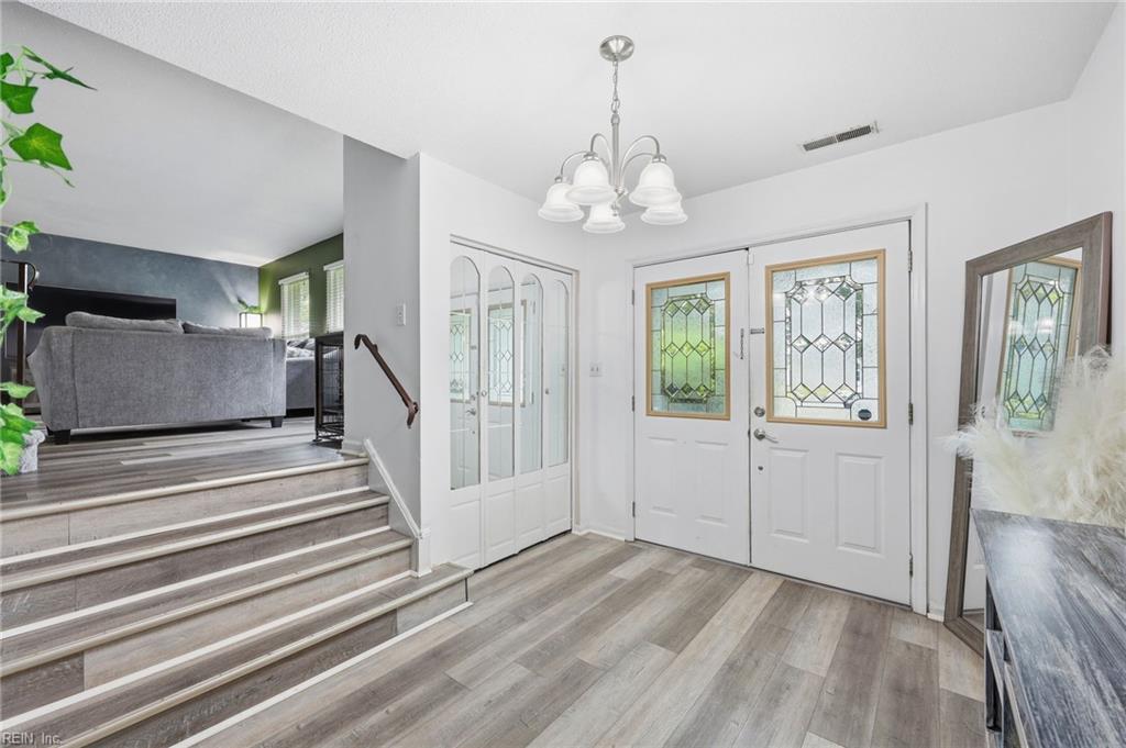 6105 Adelphi CIR