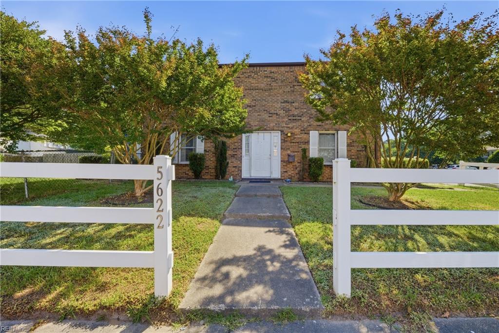 5622 Fanshaw CT
